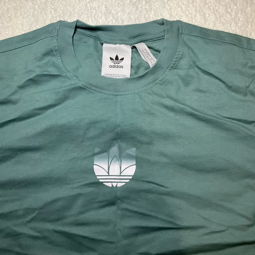 Men’s adidas short sleeve TSHIRT new size m